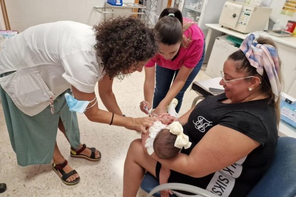 Enfermeras de familia y comunitaria instan a los padres andaluces a acelerar la inmunización de sus hijos contra la bronquiolitis