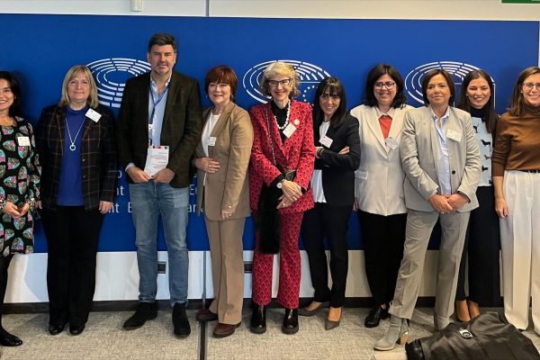 La Coalición de Expertas por el cáncer de mama triple negativo metastásico presenta en Bruselas el manifiesto para la visibilización de las necesidades de estas pacientes