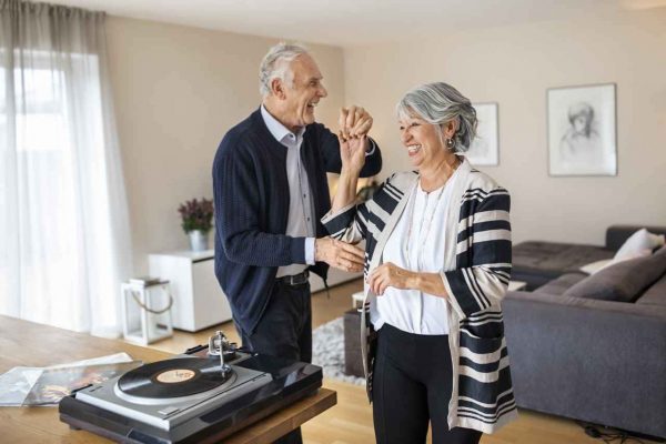 El 52% de los mayores de 65 años percibe que tiene pérdida auditiva, pese a que más del 45% no se ha revisado nunca su audición