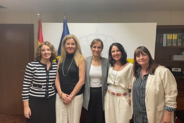 ANIS traslada a la ministra de Sanidad la importancia de reconocer la desinformación como un problema de salud pública