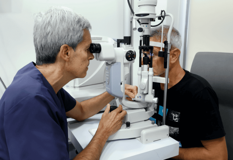 La dificultad al leer a partir los 40, primer síntoma de presbicia