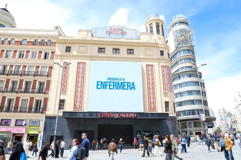 “Pregunta a tu enfermera”: la profesión reivindica en hospitales y espacios públicos de toda España su papel como referentes en salud