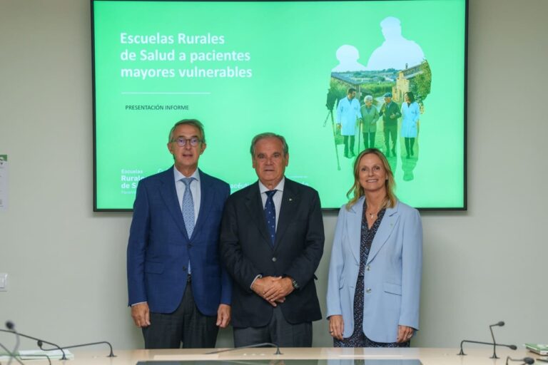 Dos de cada tres mayores y personas cuidadoras que participan en las Escuelas Rurales de Salud reciben por primera vez formación sobre autocuidado y uso de medicamentos